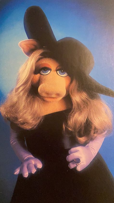 Mrs Piggy, The Muppet Show, Miss Piggy, Hands On, A Woman, Blonde, Hair, Black