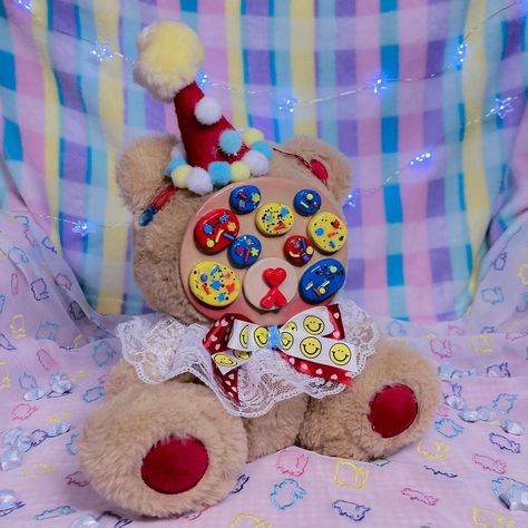 Plushie Art, Creepy Stuffed Animals, Diy Plush Dolls, Clay Bear, Creepy Toys, Custom Stuffed Animal, Doll Plushies, Cute Clown, Clay Face