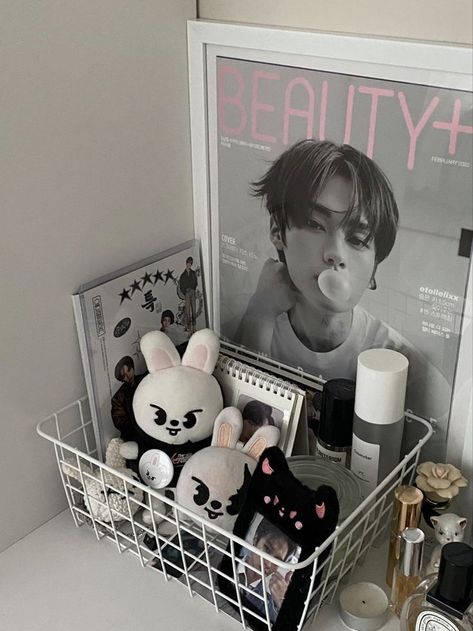 Bedroom Decor Kpop, Stray Kids Room Ideas, Kpop Bedroom Ideas, Kpop Room Ideas, Kpop Bedroom, Ideas Habitaciones, Kpop Room, Room Redesign, Anime Room