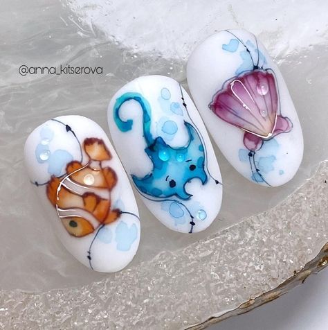 Stingray Nail Art, Manta Ray Nails, Underwater Nail Art, Nail Art Fish, Stingray Nails, Sea Nail Art Summer, Sea Animal Nails, Sea Creature Nails, Seahorse Nails