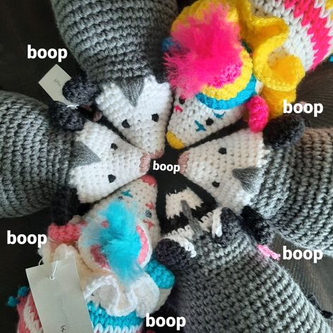 Six crocheted plush toys standing in a circle, touching noses together. Three of the crocheted plushies are opossums, two of them are clown opossums, and one is a raccoon. The word "boop" is sprinkled around the image as if the plushies are saying it to eachother. Free Crochet Patterns Possum, Clown Opossum Crochet, Crochet Opossum Amigurumi Free Pattern, Clown Possum, Crochet Opossum, Cupid Craft, Crochet Valentine Patterns, Valentines Crochet, Crochet Design Pattern