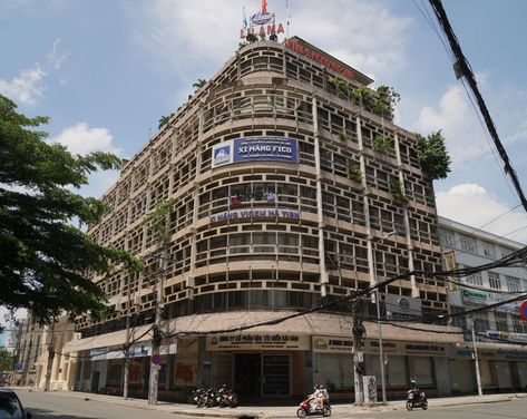 More Than Just an Identity, Saigon's Modernist Architecture Reflects Past Optimism for a New Era - Saigoneer Ngo Dinh Diem, Southern Vietnam, Turtle Lake, Vietnamese History, Modernist Architecture, History Activities, Central Business District, Art Deco Architecture, Modern Country