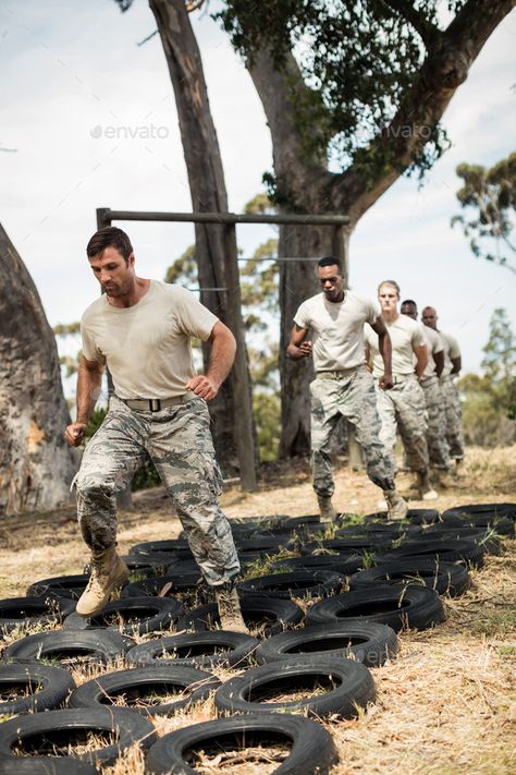 Obstacle Course For Adults, Diy Obstacle Course, Fitness Trail, Army Training, Military Training, Military Soldiers, Outdoor Gym, Go Outdoors, Obstacle Course