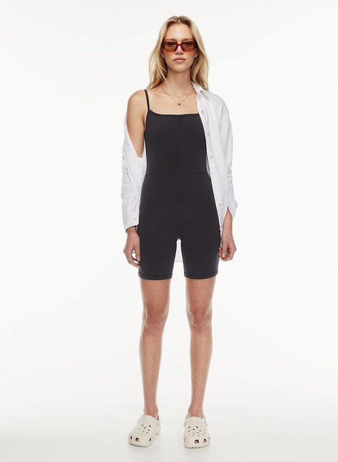 Aritzia Jumpsuit, Aeroplane Outfit, Flight Outfit Airport Style, Airport Outfit Spring, Comfortable Airport Outfit, Best Travel Outfits For Women, Aritzia Style, Chic Airport Outfit, 90s Dance