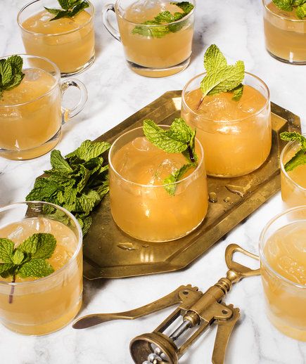 Minty Moscow Mule Punch | RealSimple.com Moscow Mule Punch, Big Batch Cocktails, Classic Vodka Cocktails, Festive Cocktail Recipes, Batch Cocktails, Punch Recipe, Festive Cocktails, Fruity Cocktails, Punch Recipes