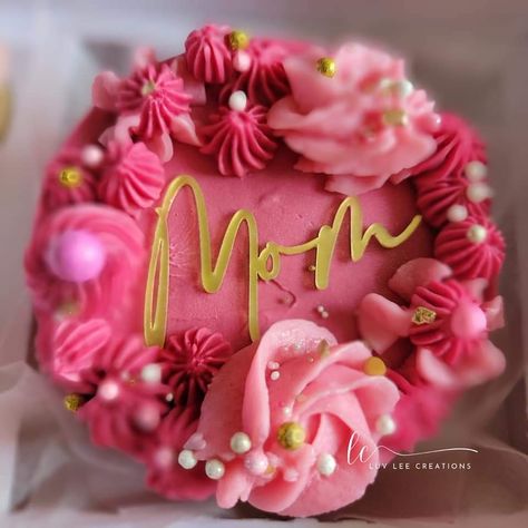 Mothers Day Mini Cakes, Twix Cake, Lunch Cake, Cake Mom, 10 Mayo, Pastel Mini, Bento Cakes, Baking Logo, Simple Cake Designs