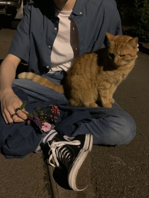 flowers, ring, cat, mens fashion Strangers To Friends, Man And Cat, Grunge Boy Aesthetic, Softboy Aesthetic, Boys Aesthetic Outfits, Soft Boy Aesthetic, Chica Dark, Masc Outfits, Grunge Boy