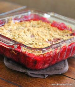 Rhubarb raspberry crisp. Fresh Cherry Crisp, Berry Crisp Recipe, Raspberry Cobbler, Blueberry Crisp Recipe, Berry Cookies, Cherry Crisp, Strawberry Crisp, Raspberry Rhubarb, Berry Crisp