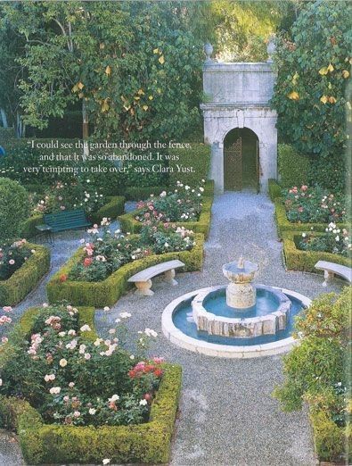 Bloxburg Fountain Ideas, Bloxburg Fountain, Bloxburg Garden Ideas Front Yard, Garden With Fountain, Box Gardens, European Gardens, French Formal Garden, Formal Garden Design, Parterre Garden