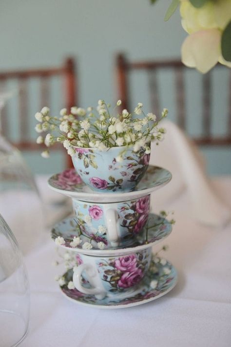 Charming Floral Vintage Cup Display Teacup Floral Arrangements, Victorian Centerpieces, Whimsical Centerpieces, Tea Cup Chandelier, Wedding Tea Cups, Teapot Centerpiece, Tea Cup Centerpieces, Tea Cup Display, Cup Display