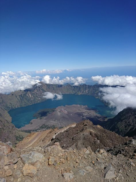 Rinjani Mountain Wallpaper, Rinjani Mountain, Mount Rinjani, Iphone Wallpaper Rock, Mountain Aesthetic, Japandi Interior, Mountain Wallpaper, Photography Poses For Men, Alam Yang Indah