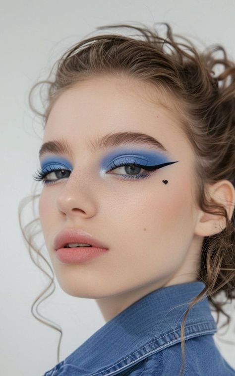 Imgur: The magic of the Internet Wigs Y2k, Blue Eyeshadow Aesthetic, Aesthetic Makeup Looks, Eyeshadow Aesthetic, Turquoise Eyeshadow, Bronze Makeup Look, Makeup 2024, Eye Trends, Soft Eye Makeup