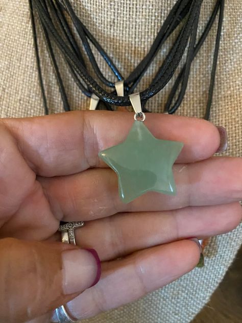 Green Star Necklace, Prințese Disney, All Nike Shoes, Handmade Jewelry Tutorials, Pierced Jewelry, Love Stars, Star Girl, Dream Jewelry, Vintage Streetwear