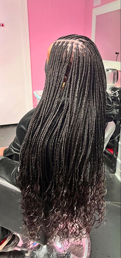 Small Single Plaits, Black Knotless Box Braids With Curls, Small Knot Less Braids Hairstyles, Full Knotless Box Braids, Small Box Braids With Color, Tiny Knotless Box Braids, Braid Styles Knotless, Small Knotless With Curls, Small Knotless Braids With Curls