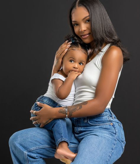 Bigger Woman Photoshoot, Mom Daughter Shoot, Mommy Toddler Photoshoot, Mummy And Baby Photoshoot, Mommy Daughter Photoshoot Ideas, Mother And Daughter Shoot, Mother And Daughter Photoshoot Ideas, Denim Mommy And Me Photoshoot, Black Mommy And Me Photo Shoot