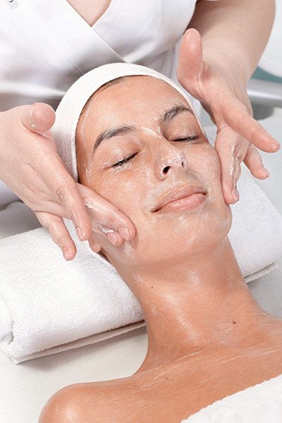 Targeted Facial Massage For Glowing Skin (With How-Tos) Massage Lotion, Homemade Facials, Diy Facial, Natural Facial, Medical Aesthetic, Face Massage, Facial Massage, Skin Problems, Esthetician