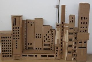 City Made Of Cardboard, Cardboard Cityscape, Paper City Printable, Diy Kardus, Paper Clothing, Cardboard City, Cardboard Costume, 3d Art Projects, Model City