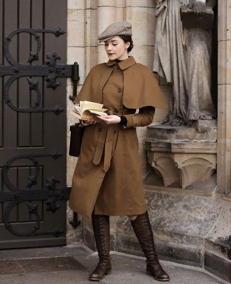 Scholar Outfit, London Clothes, Librarian Style, Cashmere Outfits, Slow Fashion Brands, John Watson, Wool Clothing, 1940s Fashion, Cashmere Wool