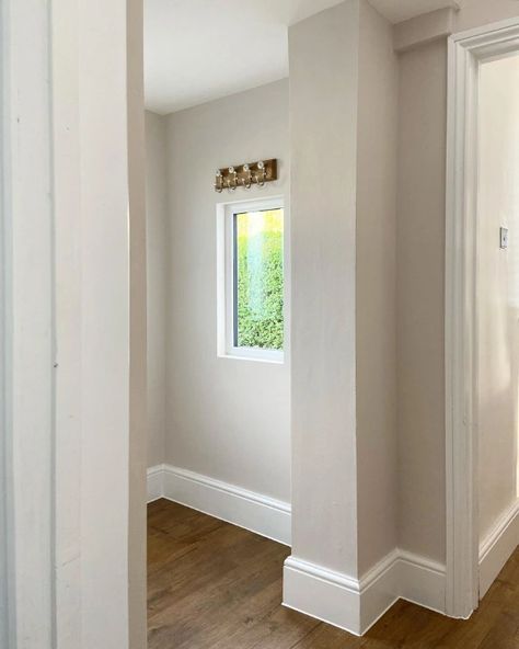 Dulux Nutmeg White entrance hallway Nutmeg White Dulux Paint Living Rooms, Gentle Fawn Dulux Paint, Dulux Hallway Colours, Dulux Almond White, Dulux Nutmeg White, Dulux White Paint, Warm White Paint, Entrance Idea, Dulux Paint Colours