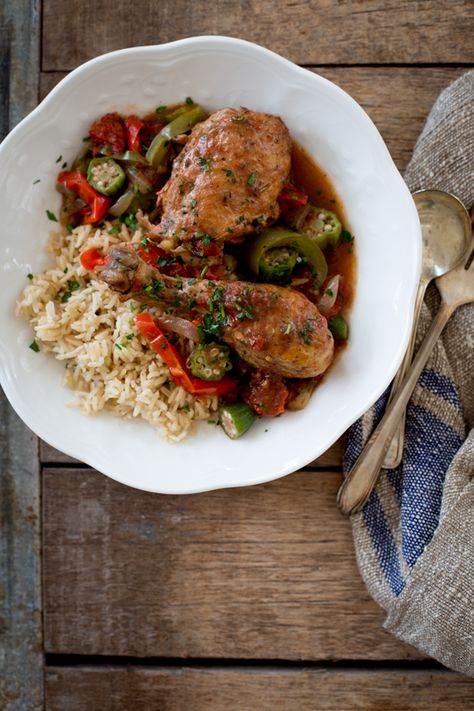 Slow Cooker Chicken and Okra Stew with Tomatoes and Bell Peppers Okra Dishes, Chicken And Okra, Okra Recipe, Slow Cooker Shredded Chicken, Creole Cooking, Chicken Drumstick Recipes, Drumstick Recipes, Shredded Chicken Recipes, Cajun Cooking