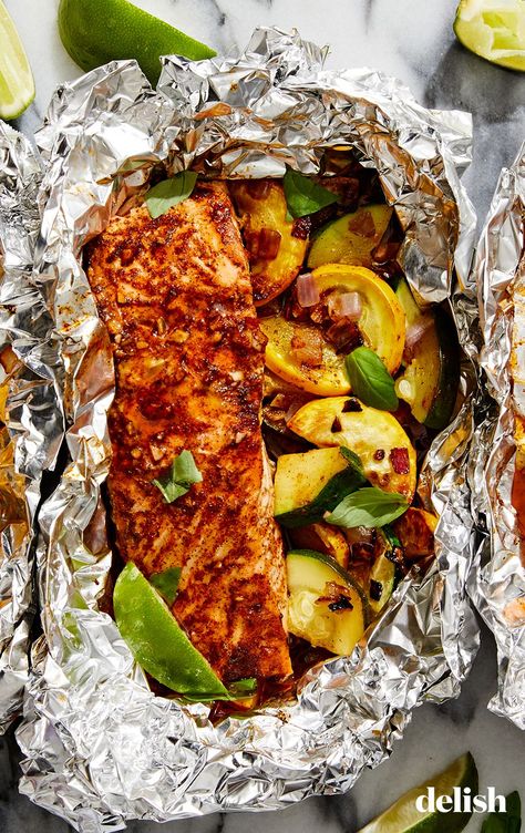 Grilled Honey-Chipotle Salmon Foil Packs Make Dinner So EasyDelish Salmon Foil Pack, Chipotle Salmon, Salmon Foil Packets, Salmon In Foil, Foil Pack Meals, Honey Chipotle, Butter Salmon, Salmon Steak, Spicy Salmon