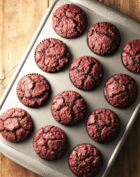 Chocolate Beet Muffins, Beet Muffins, Banana Streusel Muffins, Recipe With Chocolate Chips, Chocolate Muffins Recipe, Easy Royal Icing Recipe, Cacao Recipes, Breakfast Vegetables, Chocolate Muffin Recipe