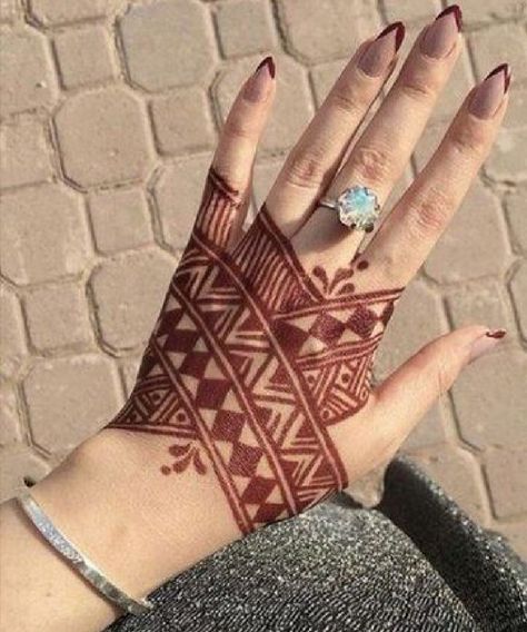 Tattoo Designs Unique, Jagua Henna, Henna Art Designs, Simple Henna Tattoo, Beginner Henna Designs, Very Simple Mehndi Designs, Stylish Mehndi, Pretty Henna Designs, Latest Bridal Mehndi Designs