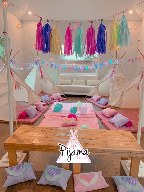 Fiesta en pijamas teepee party tipi Pijama Party, Teepee Party, Movie Party, Baby Mobile, Toddler Bed, Bed, Furniture, Home Decor, Home Décor