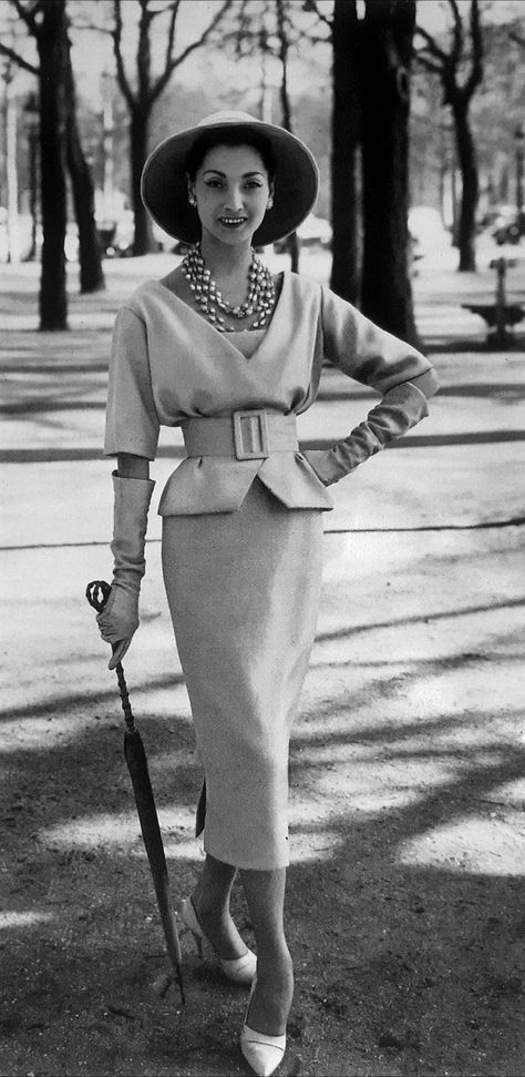 50s Dior, Dior 1950, Fashion 60s, 50s Look, 50's Fashion, Model Citizen, 1950 Fashion, Fifties Fashion, Look Retro