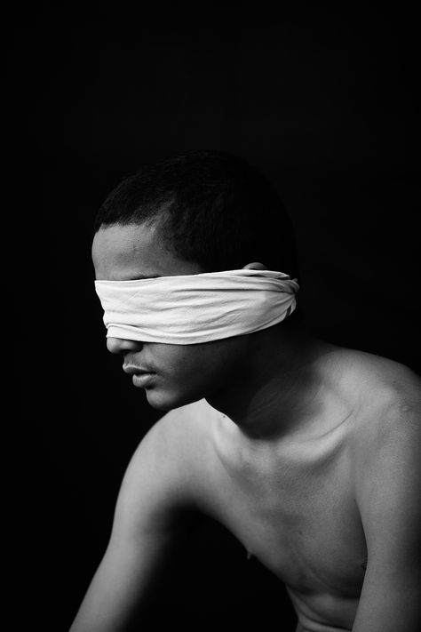 Blindfolded Photoshoot, Blindfolded Photography, Blindfold Portrait, Man With Blindfold, Blindfold Man, White Blindfold, Blindfold Art, Blurred Face, Photographers Photoshoot