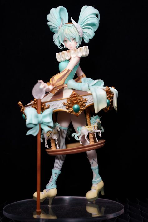 Miku Figure Poses, Snow Miku Pfp, Miku Papercraft Template, Anime Figures Poses, Hatsune Miku Figurines, Figurine Poses, Strawberry Miku, Hatsune Miku Nendoroid, Cute Miku