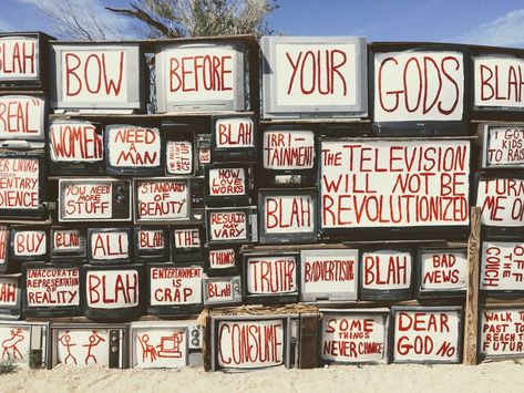 🙅‍♀️ Slab City certainly is a unique road trip stop in California, but it is definitely not for everyone. Find out why you may want to avoid it. 5 Reasons to Avoid Slab City #SlabCity #VisitCalifornia #CaliRoadTrip Slab City, California Highway, Salvation Mountain, Town Ideas, Travel California, Salton Sea, Gallon Of Paint, Baby Sleep Schedule, 2024 Ideas