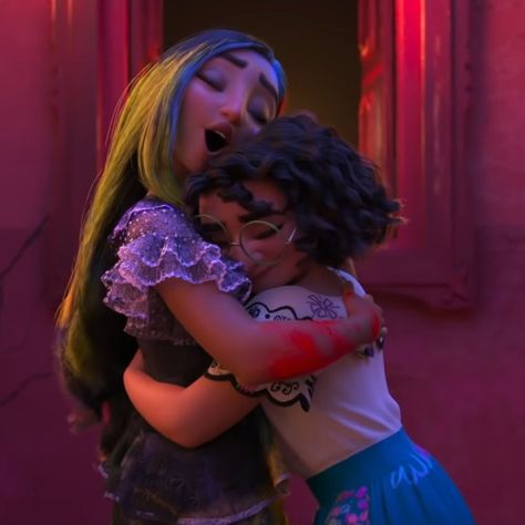 cas on Twitter: "look at mirabel's face, she badly need that hug from her love ones.… " Isabela And Mirabel, Isabella Madrigal, Disney Duos, Disney Movie Art, Mirabel Madrigal, Disney Bound Outfits, Disney Princess Art, Princess Art, Golden Child