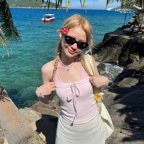 Beachy Outfits, 여름 스타일, Beach Fits, Summer Icon, Summer Lookbook, Images Esthétiques, How To Pose, Insta Photo Ideas, Casual Style Outfits