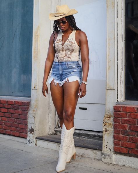 Remember you are the artist and the Masterpiece ✨ You all really loved this cowgirl look in my stories, so I wouldn’t be me if I didn’t bring this western inspo to the streets for y’all! 🤠 Happy New Week! Hat & Top: @fashionnova Shorts: @hiddenjeans Boots: Shoe Dazzle #summerfashion #westerninspo #denimshortshorts #ootdfashion #thatgirlaesthetic #streetstyle #summervibes #outfitideas #tallgirlstyle denim outfit, summer fashion, casual street style, denim You still into Western or... Street Style Denim, Tall Girl Fashion, Boots Shoe, Denim Shorts Outfit, Cowgirl Look, Summer Fashion Casual, Happy New Week, Shoe Dazzle, New Week