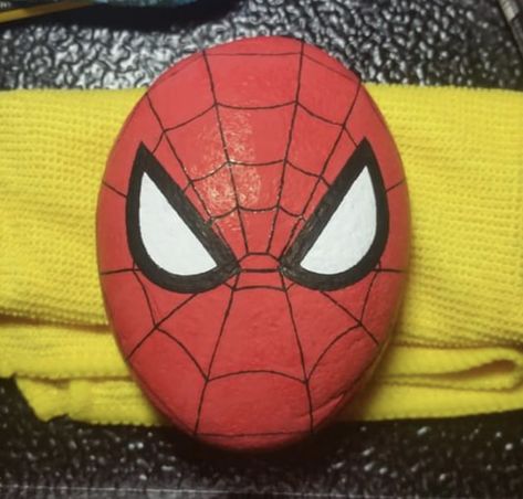 Spider Man Painted Rocks, Rock Painting Spiderman, Spider Man Rock Painting, Red Rock Painting Ideas, Acrylic Painting Rocks, Easy Rock Painting, Rock Crafts Diy, Painting Ideas Easy, Diy Rock Art