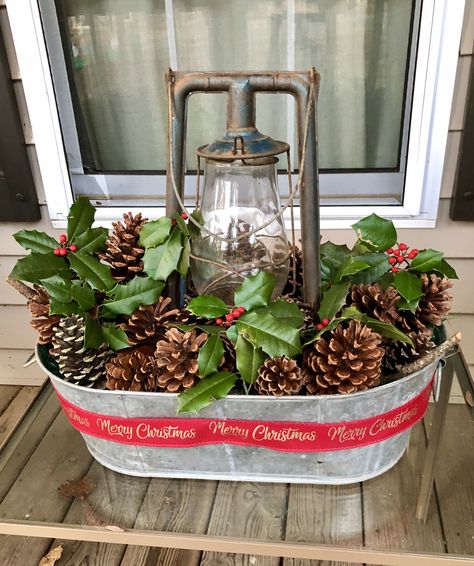 Outdoor Christmas Planters Farmhouse, Christmas Outdoor Decorations Porch Front Steps, Outdoor Primitive Christmas Decorations, Country Christmas Outdoor Decor, Indoor Ladder Christmas Decor, Galvanized Bucket Decor Christmas, Country Farmhouse Decor Christmas, Christmas Decorating With Lanterns, Outdoor Rustic Christmas Decorations