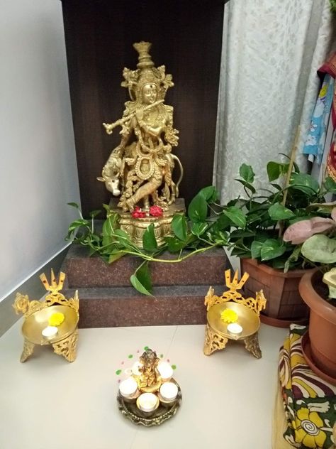 Puja Mandir, Pooja Decoration, Indian Room, Indian Room Decor, Housewarming Decorations, Diy Diwali Decorations, Bedroom Door Design, Pooja Room Door Design, Krishna Wallpapers