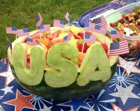 Watermelon bowl I made for Memorial Day 2017. Could be used for 4th of July. USA. America. Fruit Salad. 4th Of July Watermelon Carving, 4th Of July Watermelon, 4th Desserts, Watermelon Fruit Bowls, Green Holiday Decor, 4th July Food, Kids Food Crafts, Watermelon Bowl, American Stuff