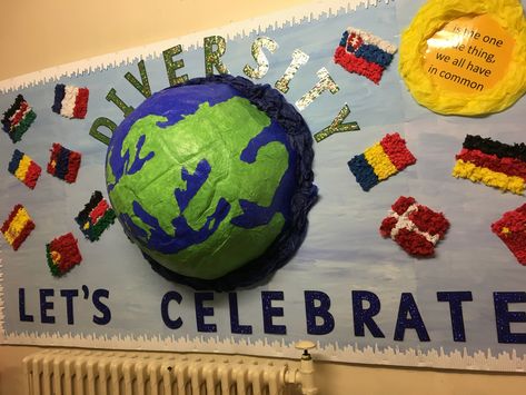 Around The World Display Board, Continents Bulletin Board Ideas, Diversity Display, Cultural Diversity Activities, Classroom Display Boards, Travel Theme Classroom, Celebration Board, Summer Bulletin Boards, Toddler Activity Board