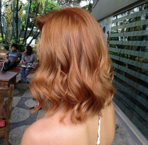 #Hair #Ruivo #Curto Light Strawberry Blonde, Long Bobs, Ginger Hair Color, Hair Color Auburn, Strawberry Blonde Hair, Trendy Hair Color, Long Bob Hairstyles, Auburn Hair, Penteado Cabelo Curto