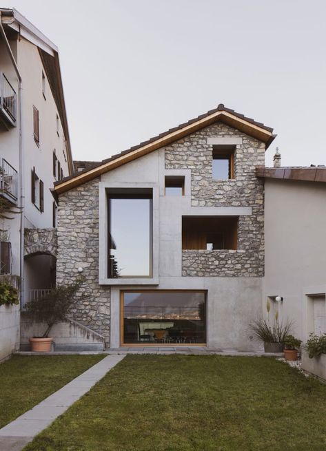 Stable Conversion, Small Courtyards, Exposed Concrete, Concrete Projects, House Museum, Architecture Student, Architecture Exterior, Courtyard Garden, Stone House