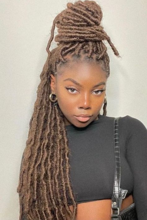 Afro Twist Hair, Springy Afro Twist, Faux Dreads, Spring Twist Hair, Afro Twist, Marley Hair, Faux Locs Hairstyles, Cute Box Braids Hairstyles, Twist Hair