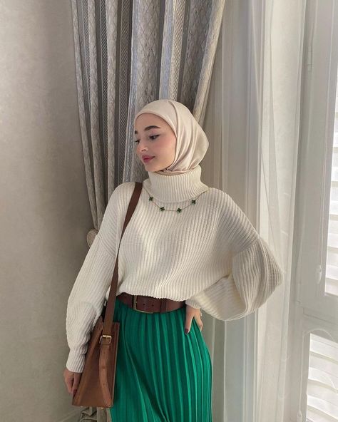 Hijab Modest Hijabi Outfits, Hijabi Outfit, Turtleneck Outfit, Hijab Style Tutorial, Beautiful Words Of Love, Hijabi Outfits, Outfit Hijab, Hijab Tutorial, Hijab Outfit