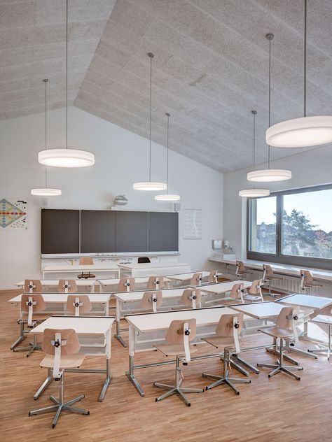 Dolmus , Rolf Siegenthaler, Aytac Pekdemir · Extension Primarschule Evilard Classroom Architecture, Education Design Interior, Le Rosey, Classroom Interior, School Building Design, Modern Classroom, School Interior, H Design, Education Design