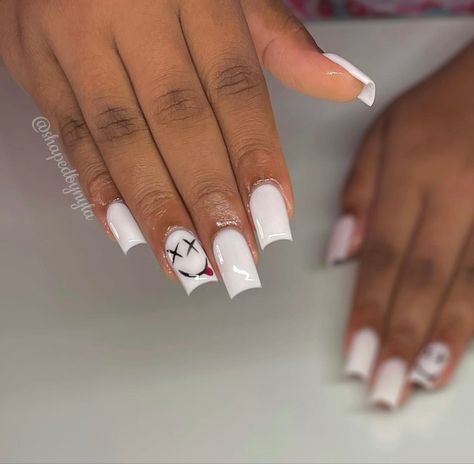 White Nails With Simple Designs Short, White Square Nails With Designs, White Nails With A Design, White Nails Acrylic With Design, Short Nails Acrylic White, Short Nails With Butterflies, White Nails With Designs Short, Cute Medium Nails, Milk White Nails Design