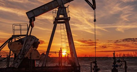 How Oil and Gas Companies Can Fight Climate Change Gas Energy, Renewable Energy Technology, Oil Drilling, Gas Company, Sustainable City, Energy Industry, Fossil Fuels, Gas Industry, Crude Oil