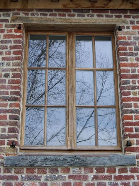 Raam bovenverdieping slaapkamers Window Structure, Garage Windows, Window Designs, Brick Detail, Brickwork, Window Design, Tiny House, Ramen, Beautiful Homes