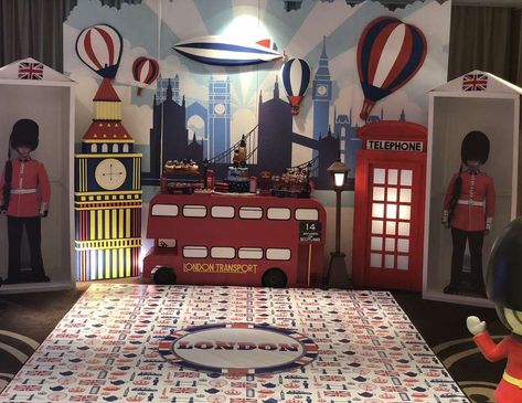 London Theme Parties, Language Classroom Decor, School Hallway Decorations, British Themed Parties, England Party, London Decor, Uk Parties, British Party, English Day