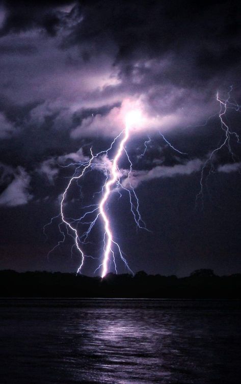 Thunder Aesthetic, Lightning Sky, Lightning Images, Lightning Photos, Lightning Photography, Purple Lightning, Lightning Storm, Rainbow Aesthetic, Landscape Photography Nature